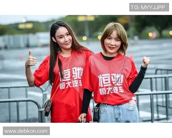 香港足球明星赛在贵州激情开赛球迷热情高涨共庆足球盛事